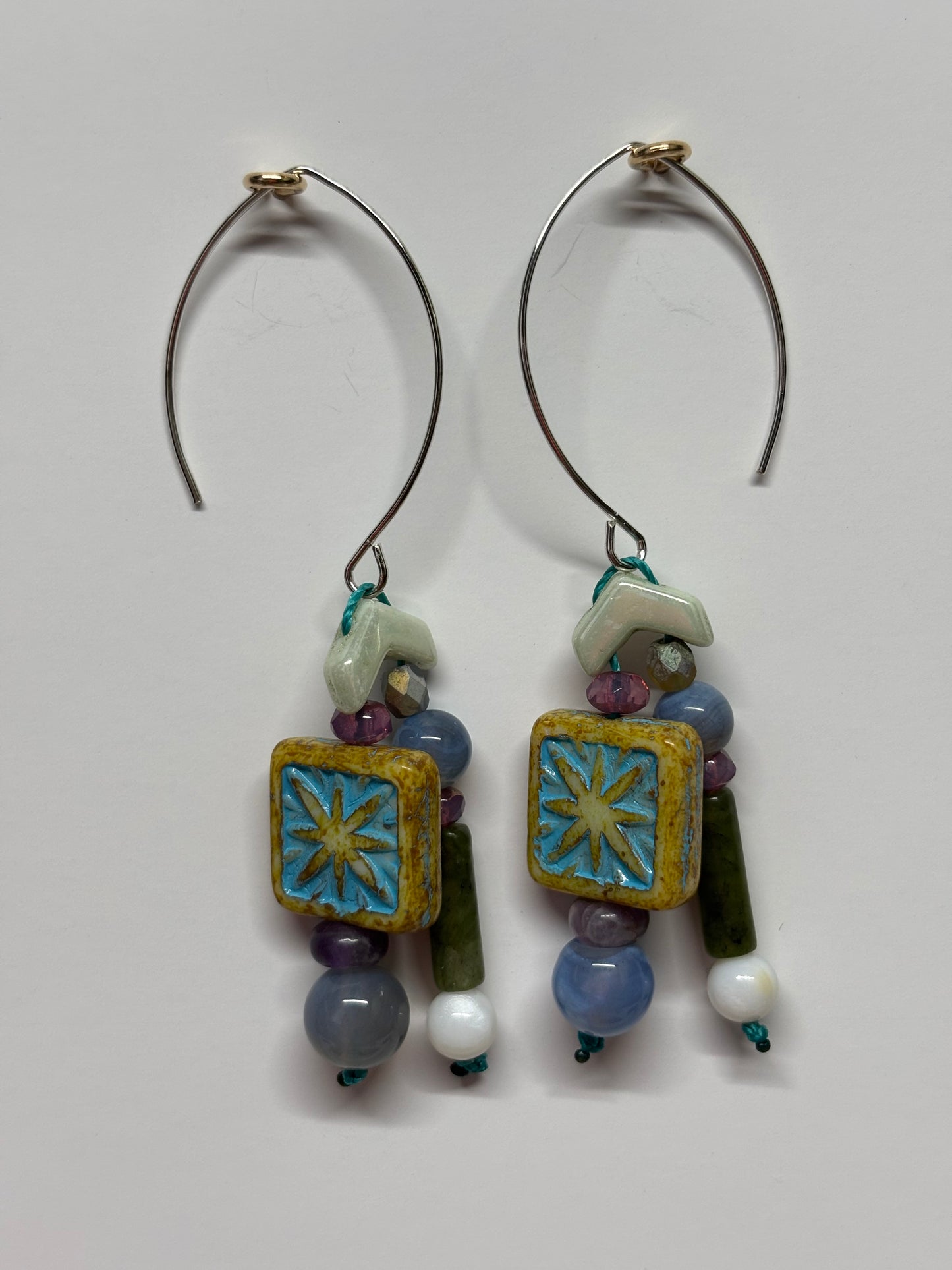 Glass and semiprecious stones bead earrings