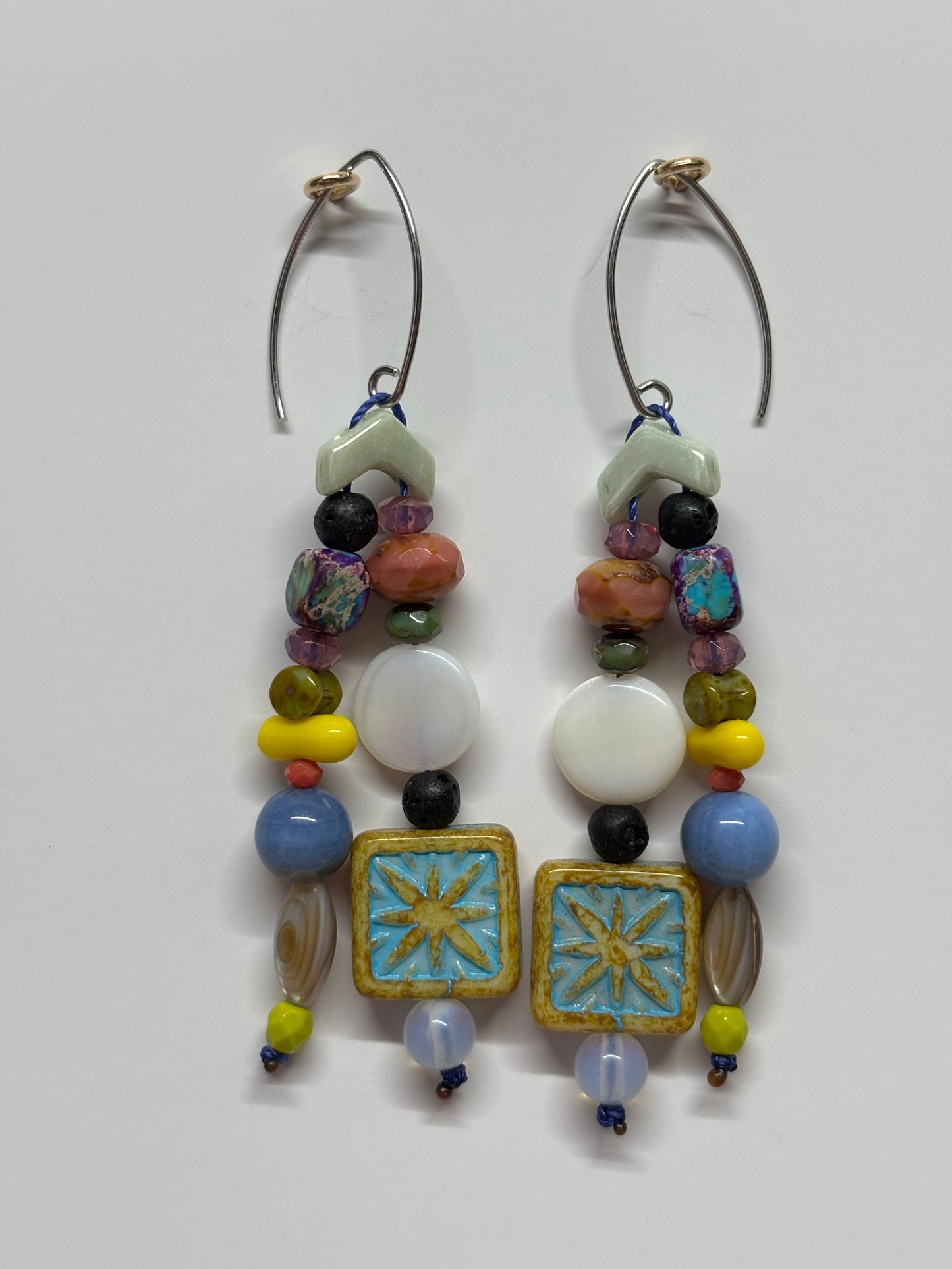 Glass and semiprecious stones bead earrings